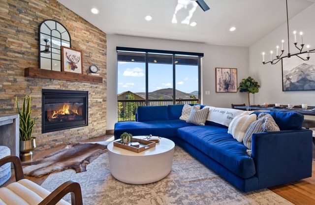 Beautiful Mountain Townhome getaway sleeps 11