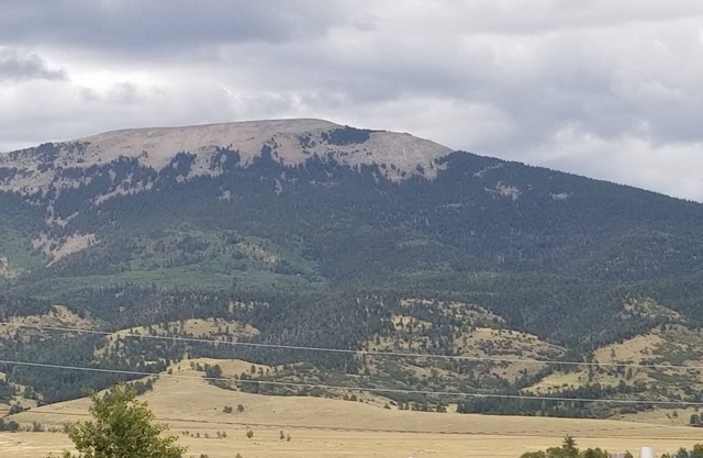Schöne Aussicht auf die Berge. Gemütlich / ruhig und zentral gelegen, um all den Bergspaß zu genießen