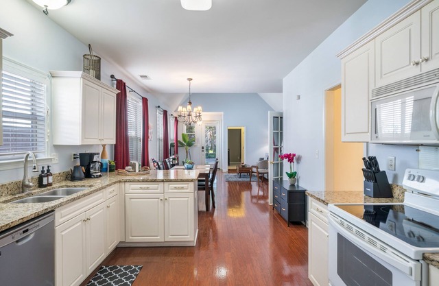 Beautiful Mud Island Home - Minutes From Downtown!