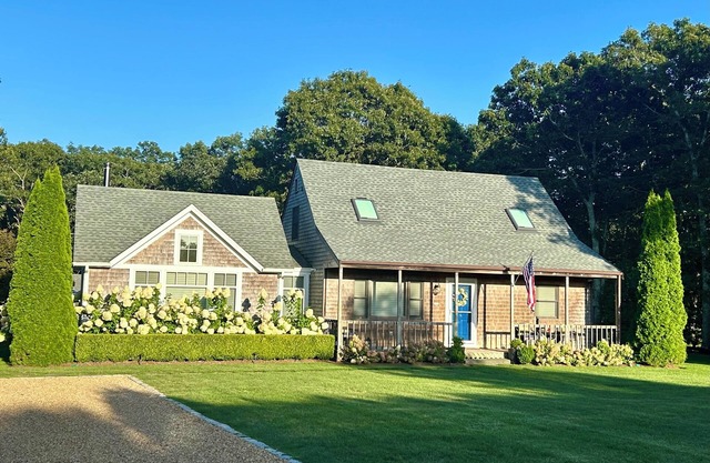 Pristine Oak Bluffs Home in zentraler Lage