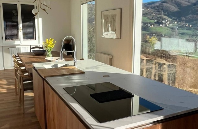 Beautiful newly refurbished home on Tuscan border