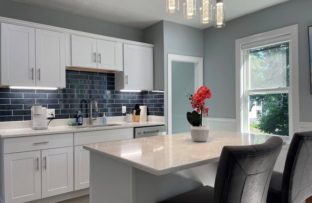 Beautiful New 2 BD near Hospitals, Free Parking