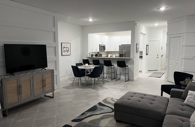 Beautiful New 3BR/3BA in FM! Ask me about Snowbirds Special!