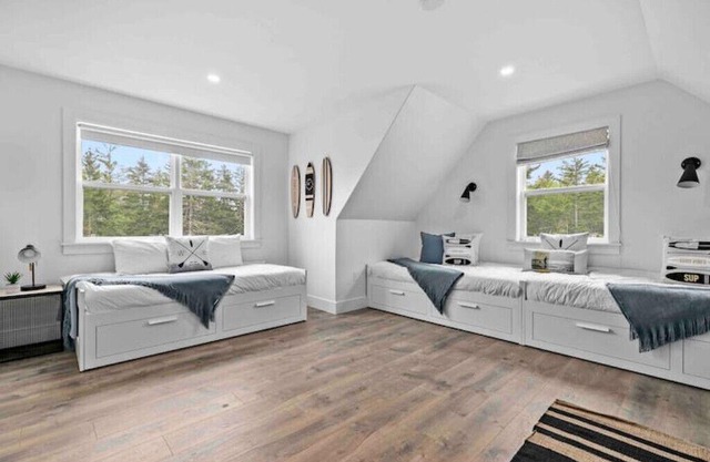Beautiful new 6 bedroom lakehouse close to Halifax