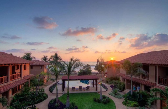 Schöner, neuer Strand-Villa-Salzwasserpool, Gärten, direkt am Meer!