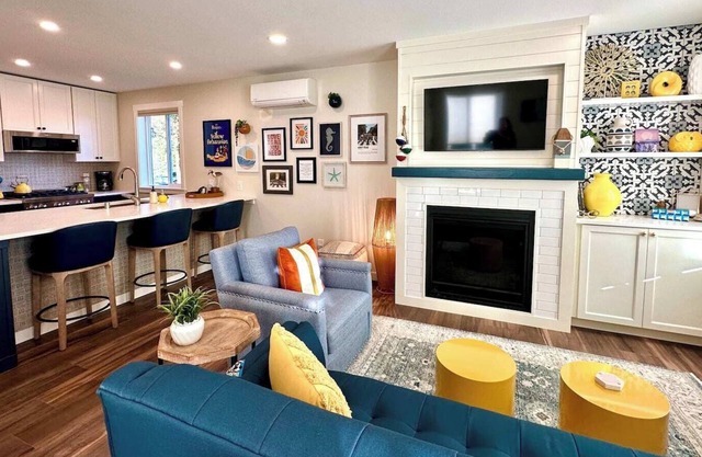 Beautiful, new cottage on the canal of Ocean Shores
