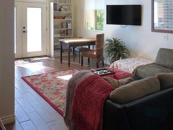 Beautiful new detached casita nestled in scenic southern CA foothills!