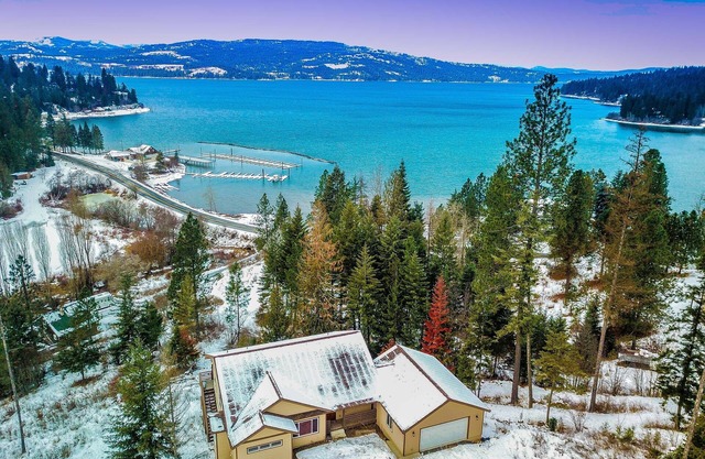 Wunderschönes NEUES Zuhause in Carlin Bay am Lake CDA mit atemberaubender Aussicht