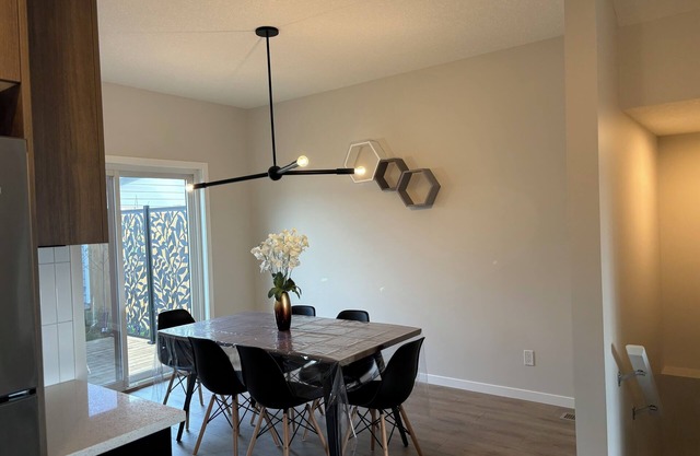 Beautiful New House in Alpine Park
