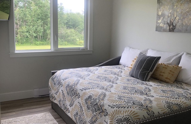 Sunbury Cove Retreat-ocean view new home with beach access, sleeps 10