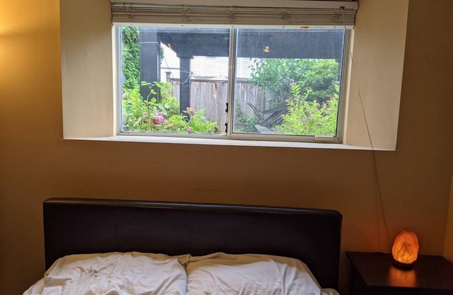 Beautiful New Renovated 1 Bedroom Suite w/laundry