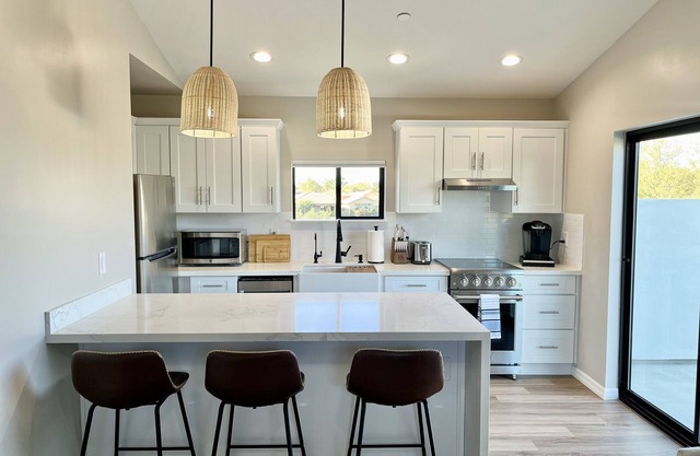 Beautiful NEW Rental in Scottsdale - Private - On Over an Acre Property!