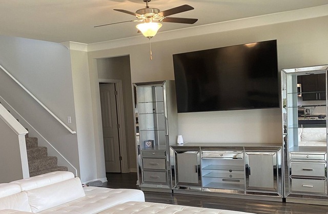 Beautiful New Spacious Home Minutes from New Orleans