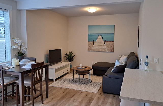 Beautiful New Suite in ideal location surrounded by beaches, wineries & orchards