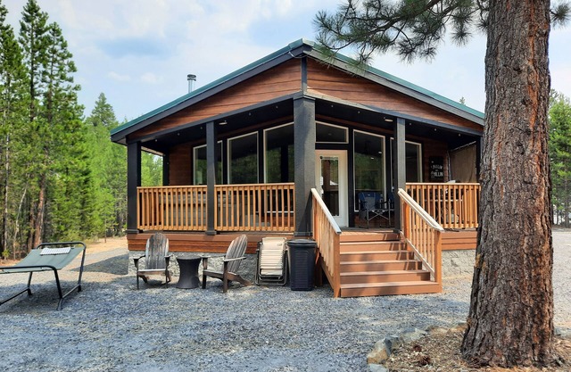 Beautiful newer 2 bed/2bath home with hot tub in Two Rivers North