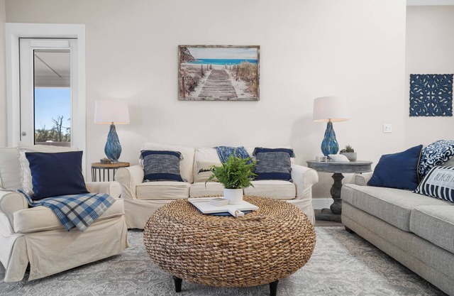 Beautiful Newer North Cape House w/Golf Cart