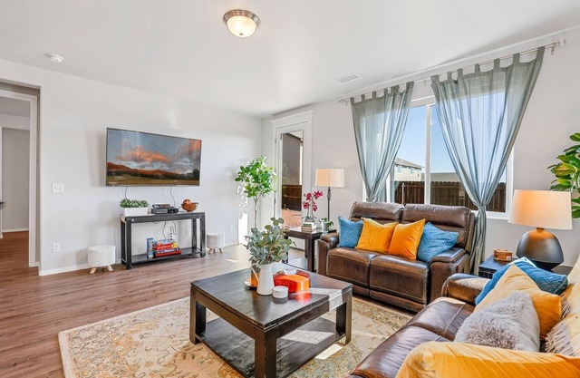 Newly Built! Brand New, Grand Canyon Getaway! Beautiful, Spacious Home! Great