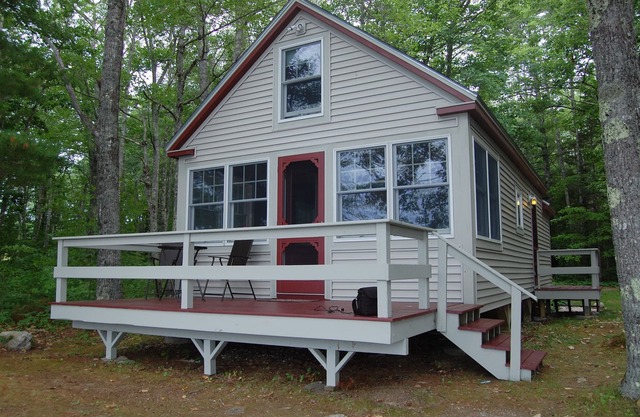Schöne neu renovierte Hütte am Wasserrand des Sees Pemaquid
