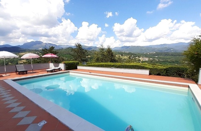 Schöne neu restaurierte Scheune aus Stein mit privatem Pool, schöner Aussicht und WIFI