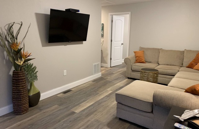 Schöne neu renovierte 4-Zimmer-Haus am See in einer großartigen Lage!