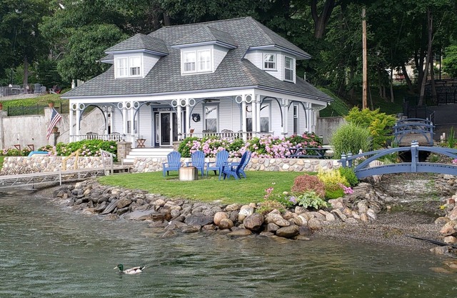 Schönes nostalgisches Keuka-Ufergegend-Haus