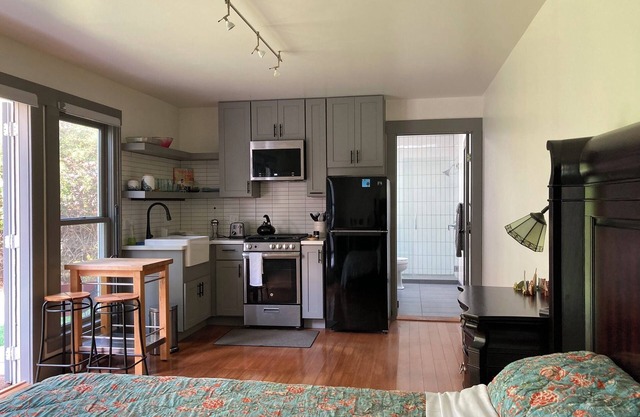 Beautiful Oakland Hills Studio Apartment