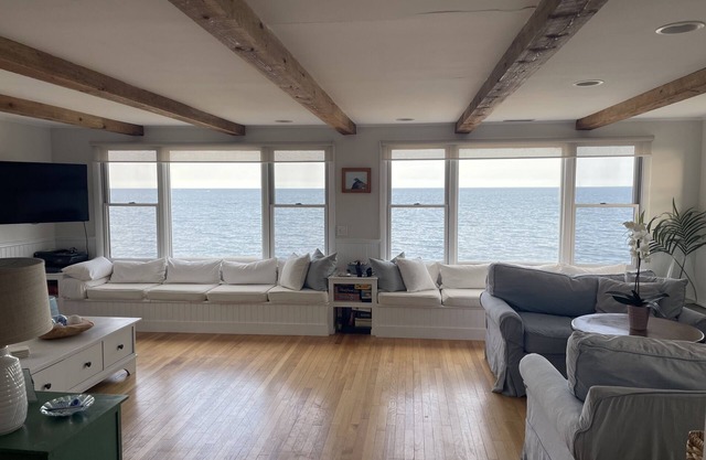 Beautiful Ocean Beachfront 3 Bedroom Home