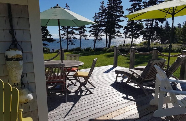 Beautiful oceanfront cottage with all the amenities of home
