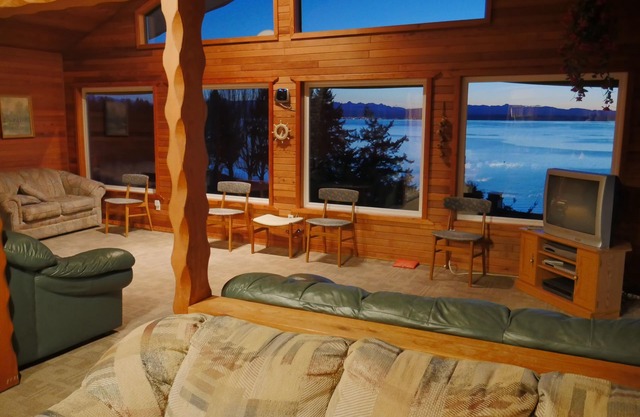 Wunderschöne Villa mit Meerblick und Pool auf Cortes Island - für 16 Personen