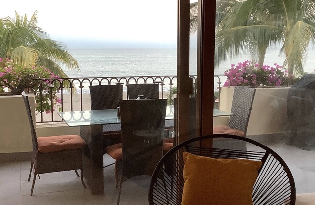 LUXUS OCEANFRONT CONDO AT VELAS RESORT