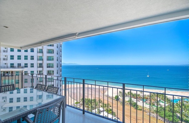 Beautiful Ocean View Cozy Condo in Grand Venetian