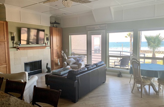 Schöne Meerblick Wohnung am Strand mit Pool / Spa