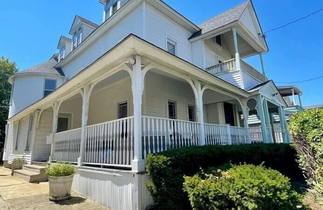 Beautiful ocean view large 3rd floor apt with deck