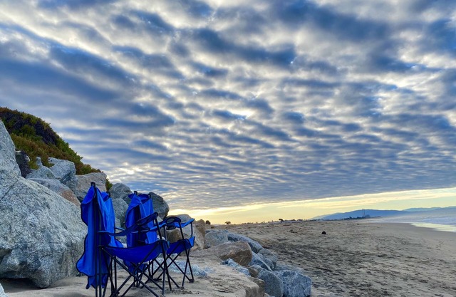 Beautiful Oceanfront, just steps to the beach, Fireplace, Remote location