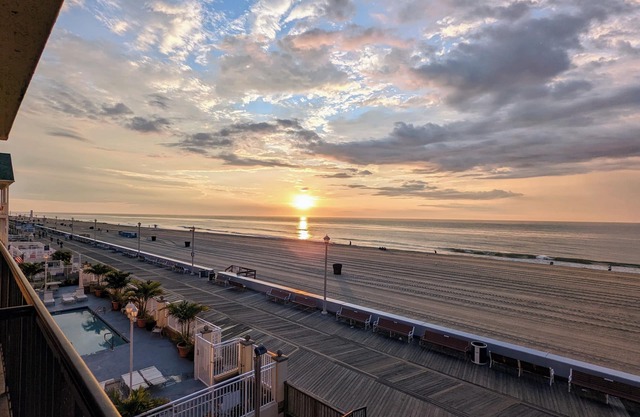 Beautiful Oceanfront Condo on Boardwalk, Amazing Ocean Views, Prime Location!