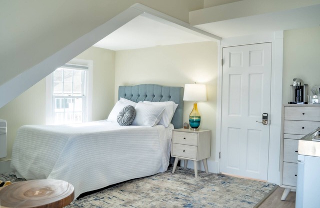 Beautiful oceanfront views with kitchenette and private deck!