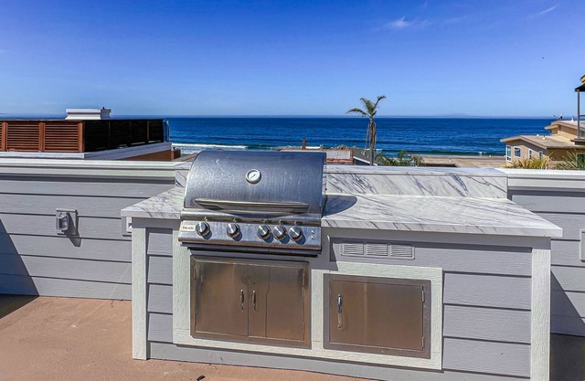 Beautiful Oceanview home with outdoor grill and spacious rooftop
