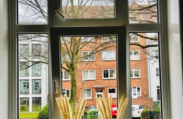 Beautiful old building 2-room apartment, only 10 minutes walk from the old town
