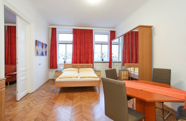 Schöne Altbauwohnung für unternehmungslustige Gäste