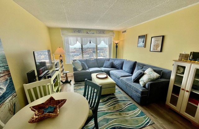 Beautiful One Bedroom Condo with Ocean Views