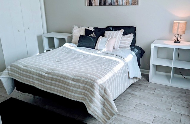 Beautiful One Bedroom Rental Unit with Free Parking