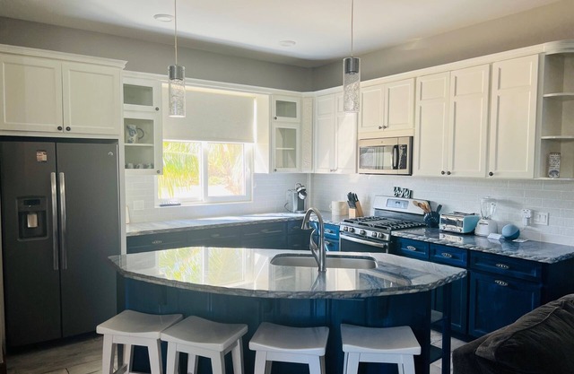 Beautiful One Bedroom, Full Kitchen in Placencia village