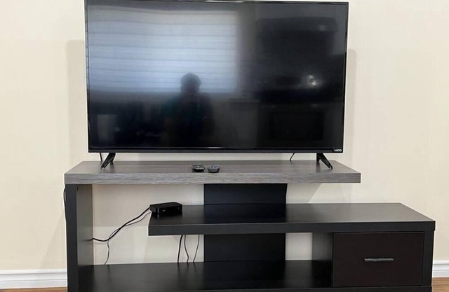 beautiful one bedroom apartment with parking