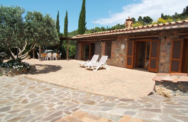 Alleinstehendes Ferienhaus mit W-LAN, TV, Innenhof, Haustiere erlaubt, Panoramablick, Parkplatz