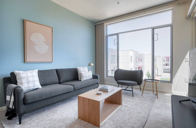 Beautiful Palo Alto 2BR w/ Pool & Parking, nr Dining, by Blueground