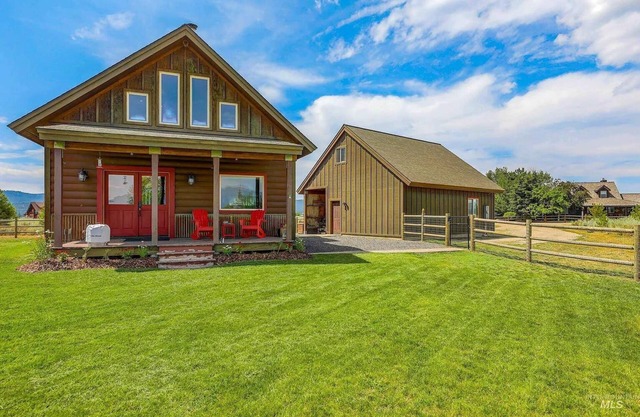 Beautiful panoramic mountain views and ample parking for toys