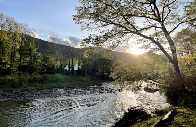 Beautiful Park model RV on bank of Esopus Creek