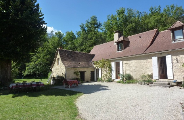 BEL ENSEMBLE PERIGOURDIN 8/12 Personen PRIVATE POOL IM WALD