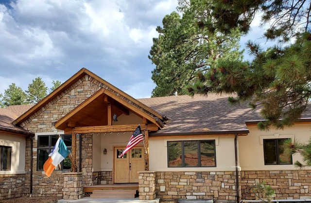 Beautiful Perry Park Cabin