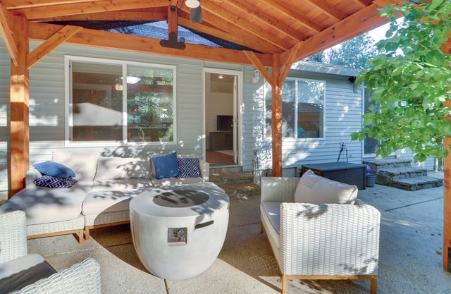 Beautiful Pet-Friendly Washougal Home w/ Fire Pit!